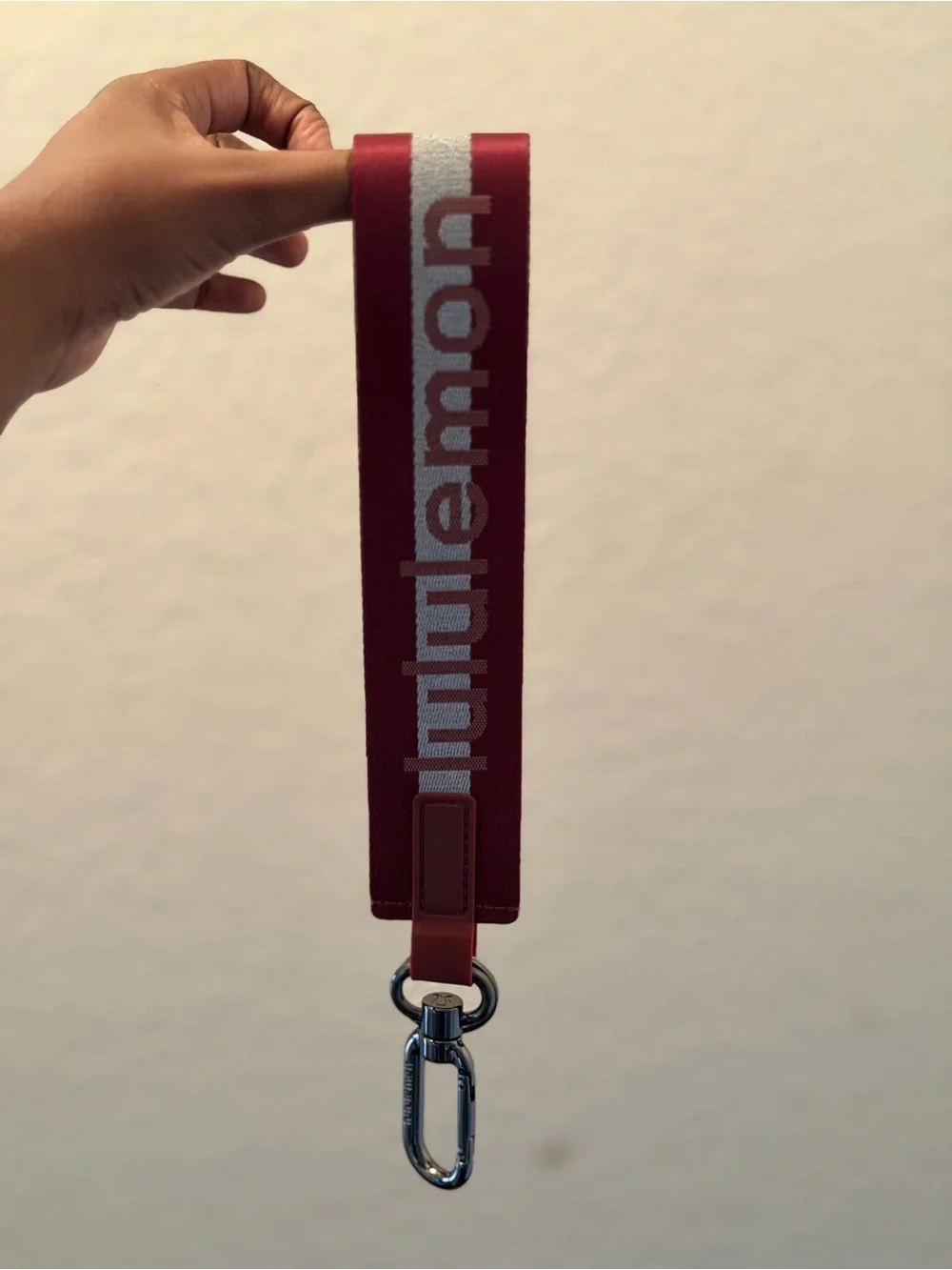 Lululemon Never Lost Keychain Reflective Effect (Rockwood/Red Clay)